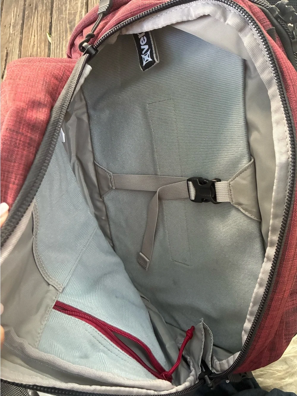Vertx compact maroon